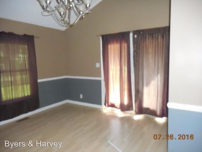 Foto del edificio - 342 Harper Rd