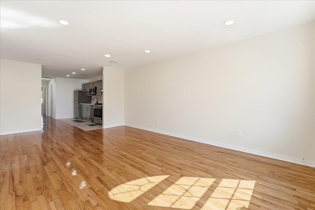 Foto del edificio - 624 Bramhall Ave