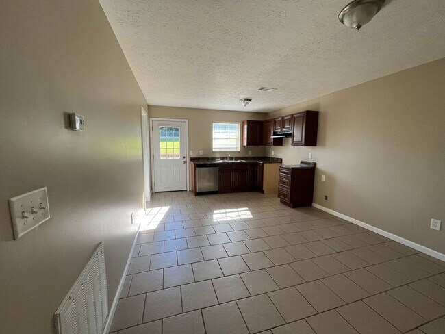 Foto del edificio - 3 bedroom 2 bath Single Family home in Dan...