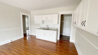 Building Photo - 394 Elm St