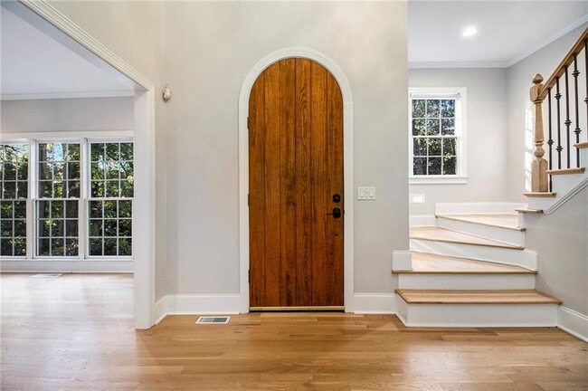 Building Photo - 960 Landmark Dr NE