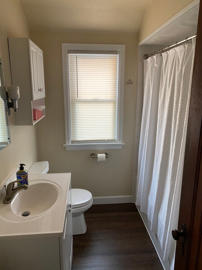Building Photo - 339 Riverview Dr
