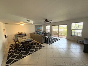 Building Photo - 640 Tennis Club Dr