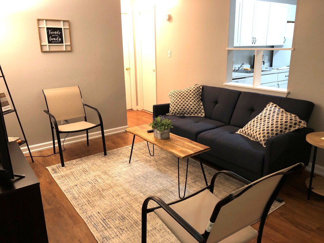 Living Room - 4 N Hamilton St