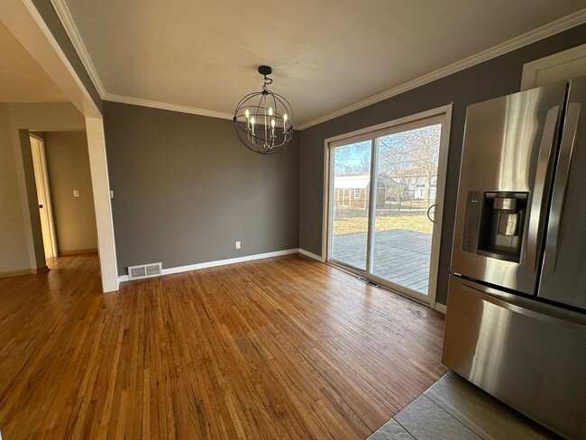 Building Photo - Updated 3 bedroom house in Badger now available! $1550