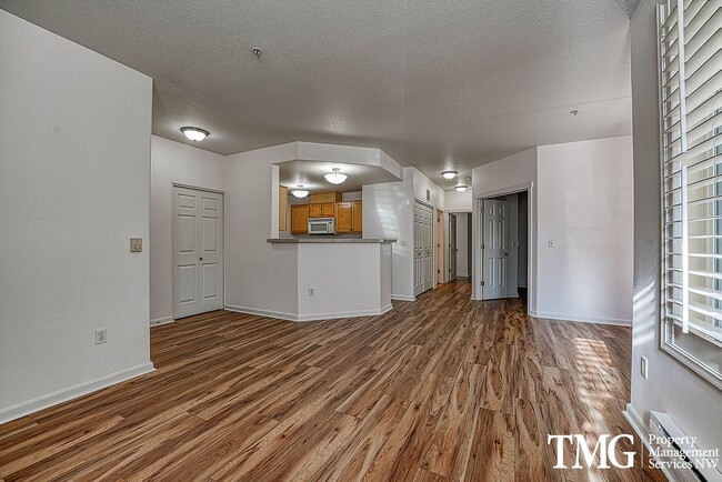 Building Photo - Cute Condo w/ 2 Beds 2 Baths and Patio in Beaverton!