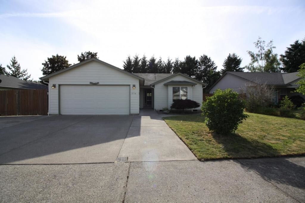 Primary Photo - 214 NE 170th Ave