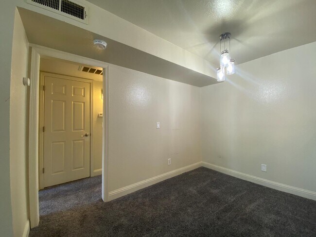 Building Photo - 2909 Huntington Blvd