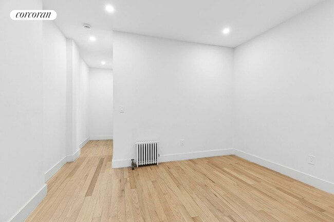 Building Photo - 204 W 96th St