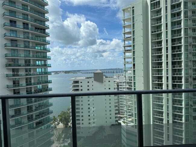 Foto del edificio - 1300 Brickell Bay Dr