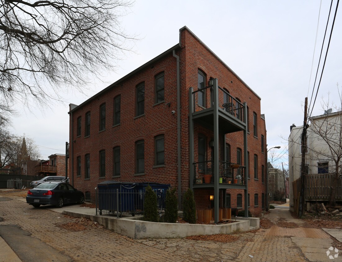 Building Photo - 424 Q St NW