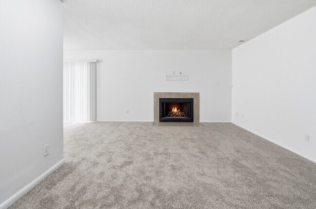 Foto del edificio - $1,540.95 with $300 off the first month's rent, 1 Bed - 1 Bath, Condo in Aurora with Washer and D...