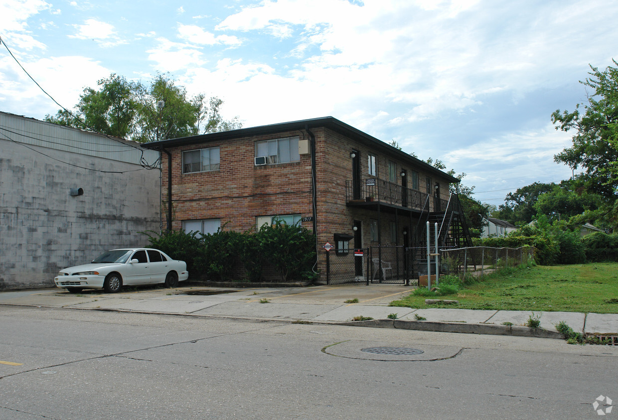 Building Photo - 1917 Leonidas St