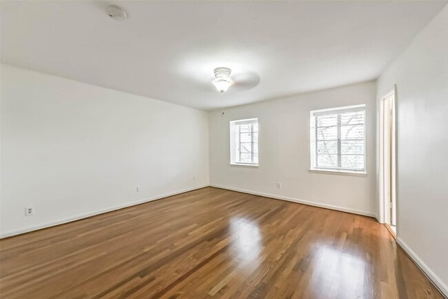 Building Photo - 811 S Ripple Creek Dr