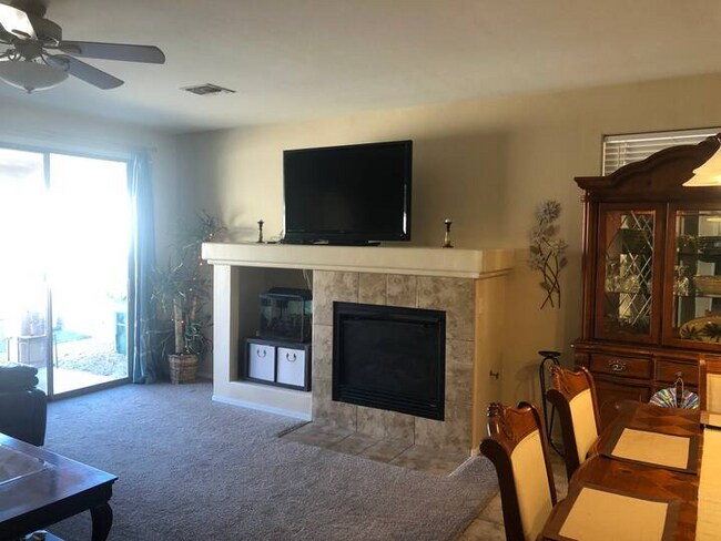 Foto del edificio - 2227 E Stone Stable Dr