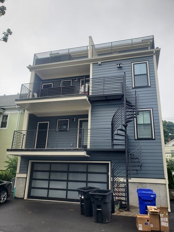 Building Photo - 10 Hallet St