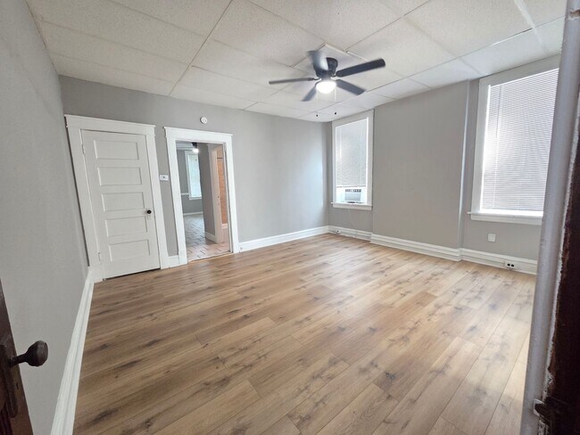 Foto del edificio - 4223-4223 Dewey Ave
