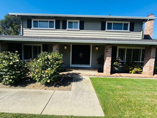 Foto del edificio - Nice Two-Story in Desired Northgate Neighborhood Available Now!