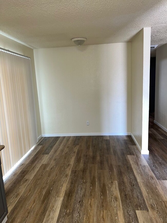 Building Photo - Adelanto Family Neighborhood! $2,100 3 Bed...