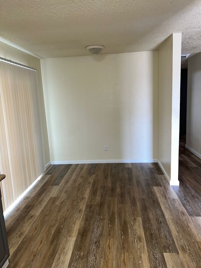Foto del edificio - Adelanto Family Neighborhood! $2,100 3 Bedroom, 2 Bath Single Family Home for Rent