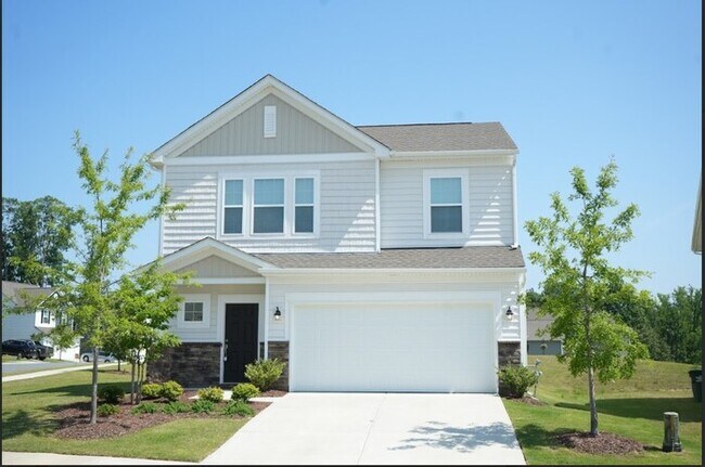 Foto del edificio - Spacious 4-Bedroom Home with Modern Comforts