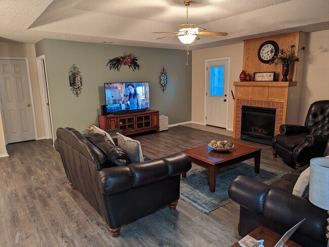 Building Photo - 104 Ivy Pl