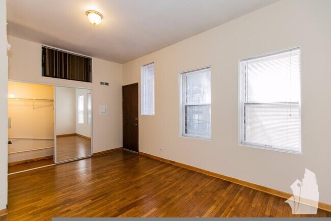 Foto del edificio - 824 W Lill Ave