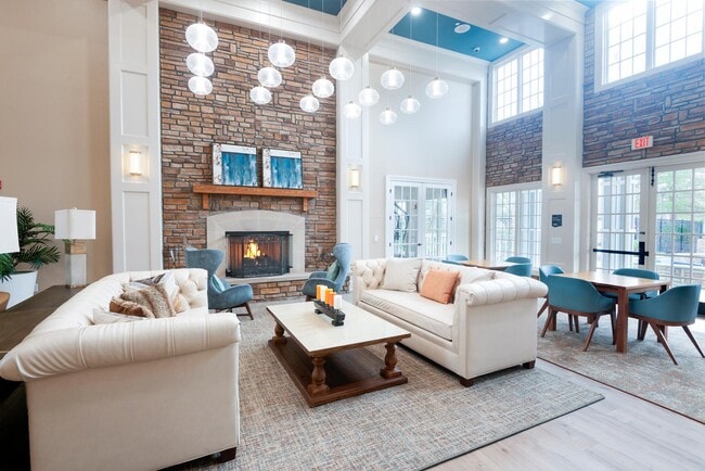Building Photo - Ridge at Blue Hills
