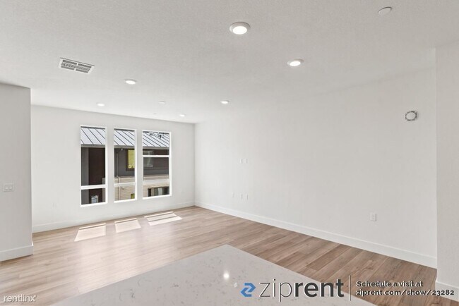 Building Photo - 3 br, 2 bath Townhome - 3710 Innovation Wy...