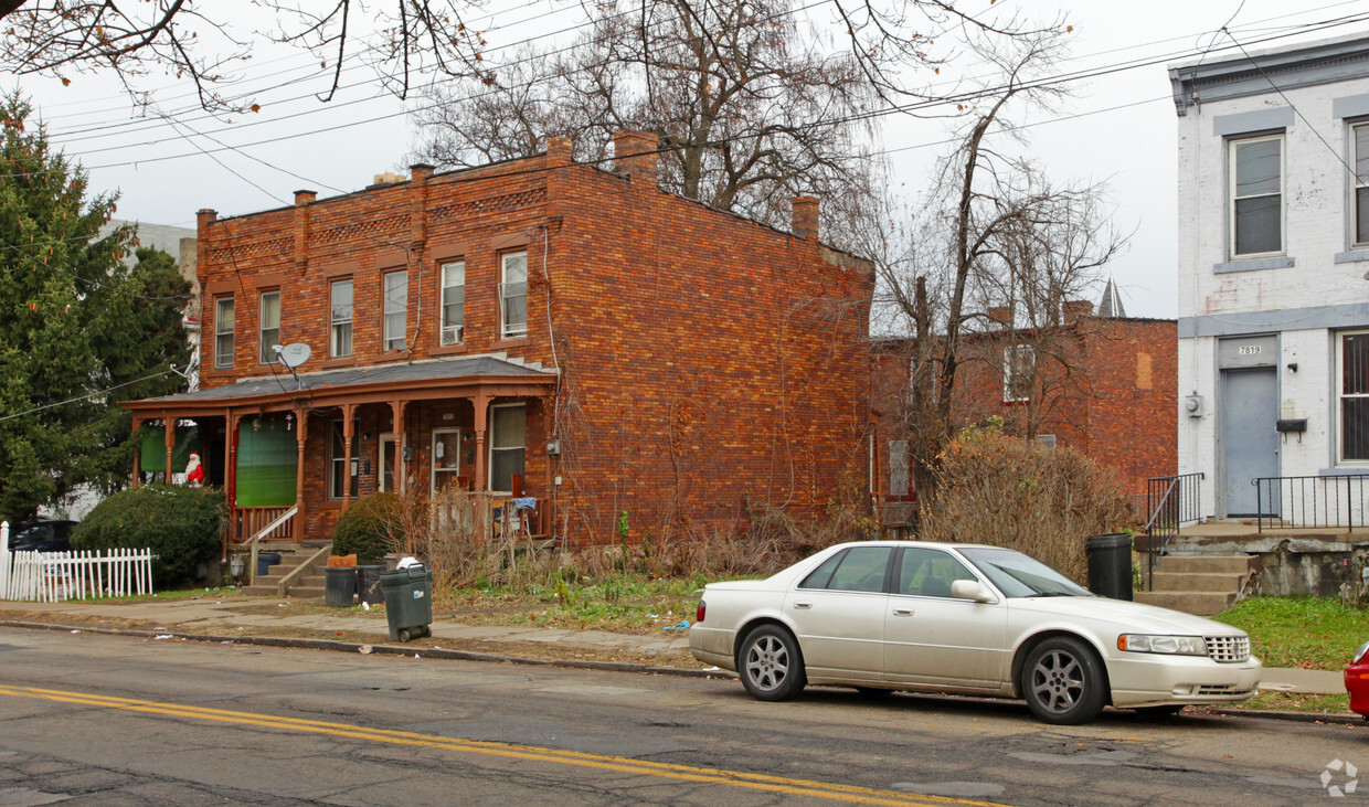 Foto del edificio - 7811-7813 Hamilton Ave