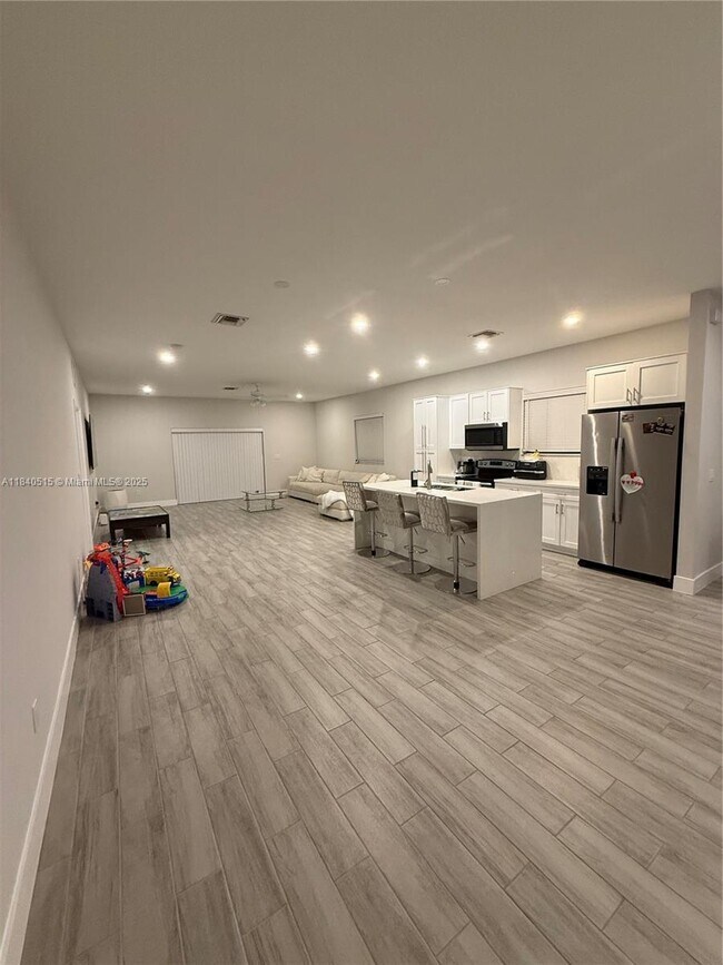 Foto del edificio - 5140 SW 24th St