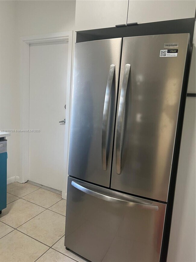 Foto del edificio - 573 NE 82nd St