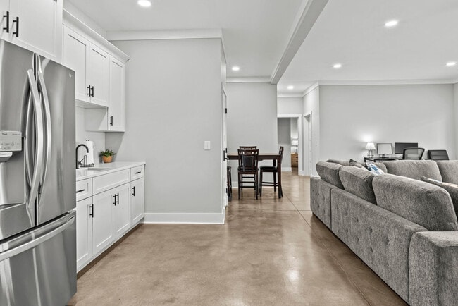 Building Photo - 533 Tom Cobb Dr