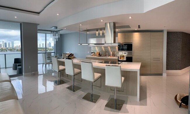 KITCHEN - 17111 Biscayne Blvd