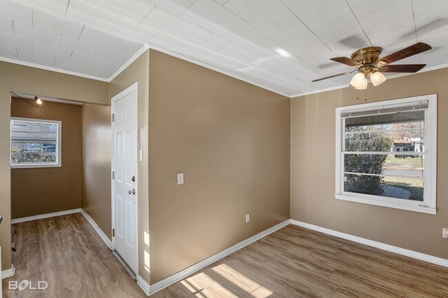 Building Photo - 1009 Dale Dr