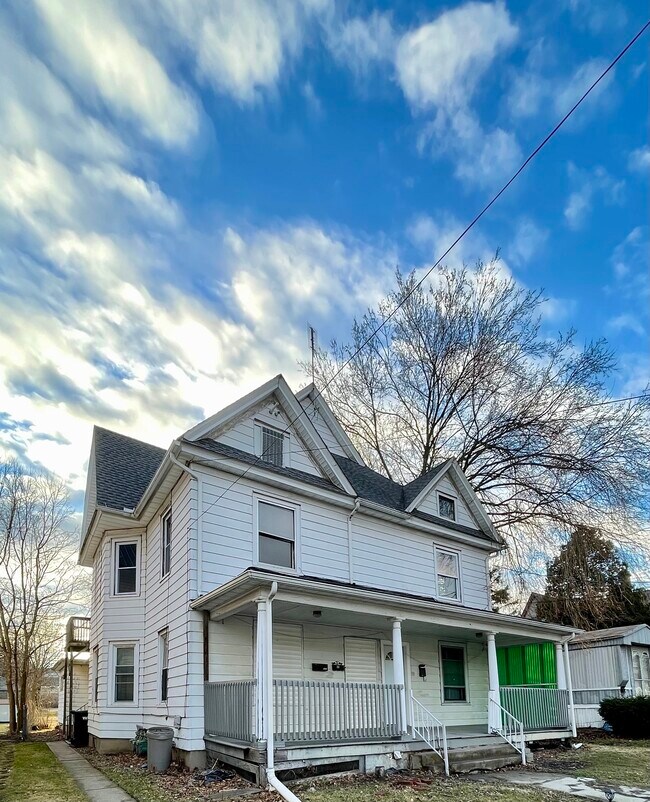 Building Photo - 805 N Vine St