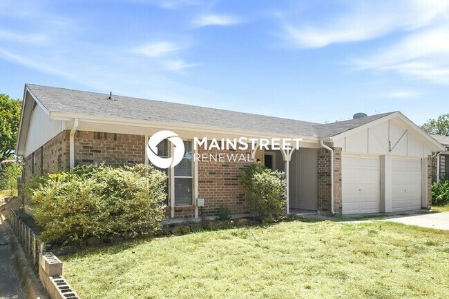 Building Photo - 3 Bedroom Pet-Friendly Home in Watauga, TX with Main Street Renewal