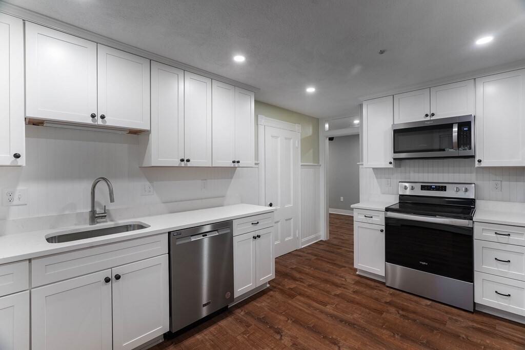 4 Gardner St Unit 3, Peabody, MA 01960 Room for Rent in Peabody, MA