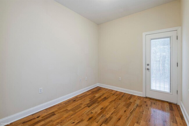 Foto del edificio - 4 br, 2 bath House - 1639 EDGLEY ST Unit 1