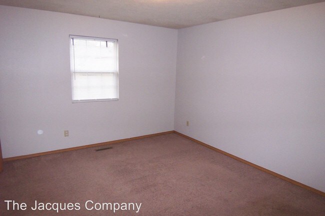 Building Photo - 126-128 W Terrace Ct