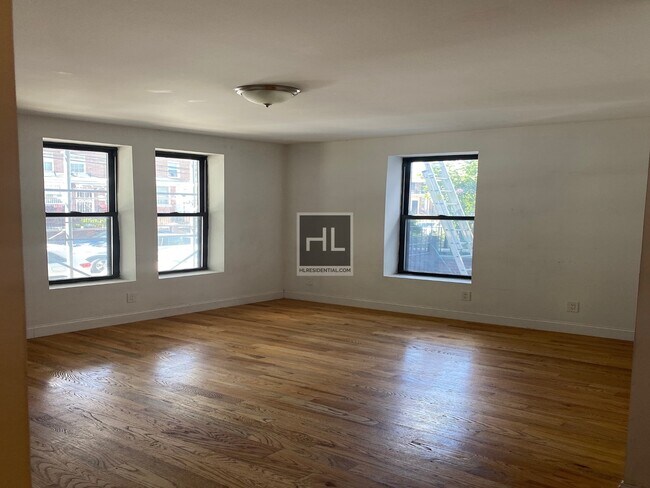 Foto del edificio - 21-81-81 38th St
