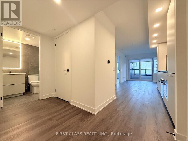 Building Photo - 609 Sherbourne St