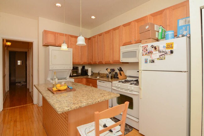 Foto del edificio - 1710 W Addison St