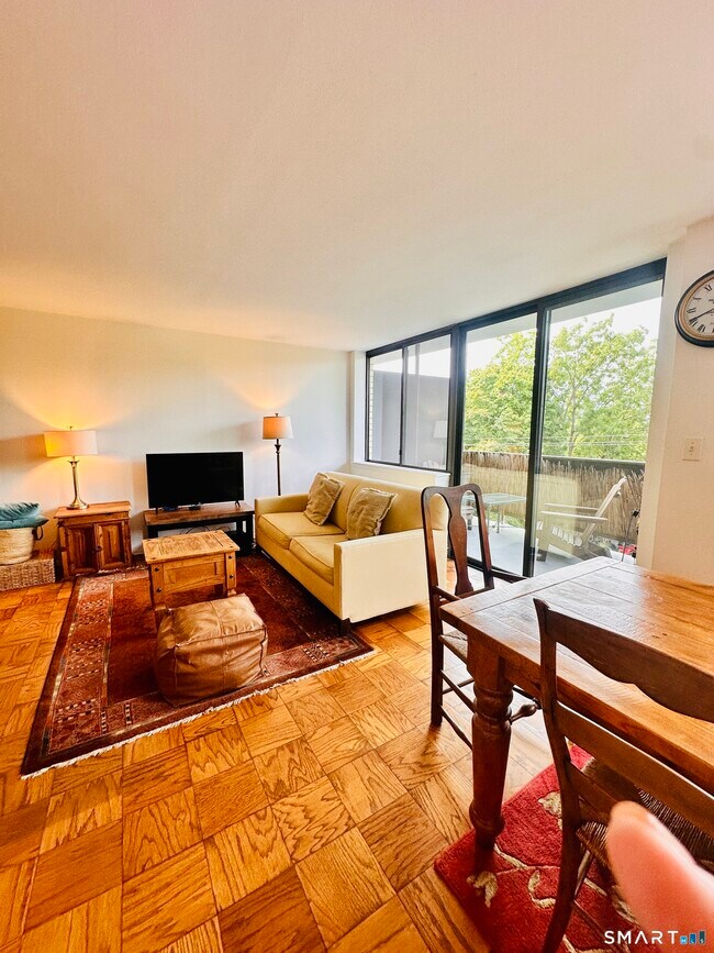 Foto del edificio - 155 Brewster St