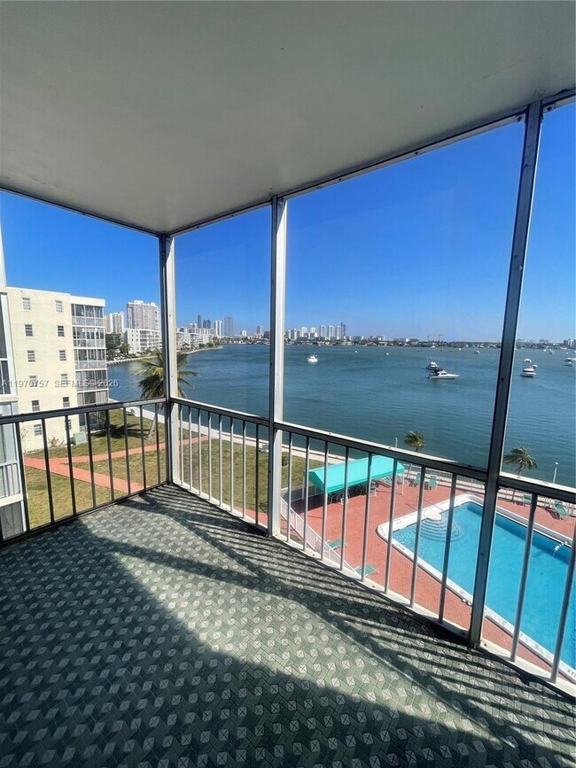 Foto del edificio - 2910 Point E Dr