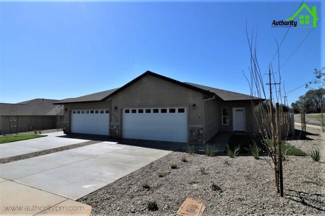 Building Photo - 2530 Rainbow Ln