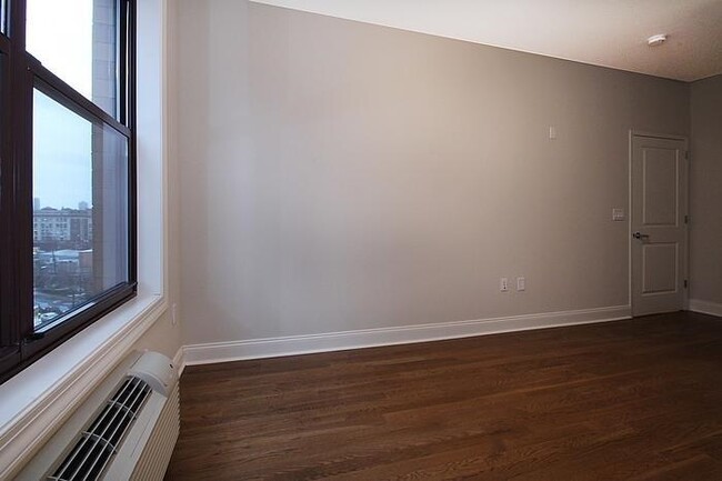 Building Photo - 100 Marshall St