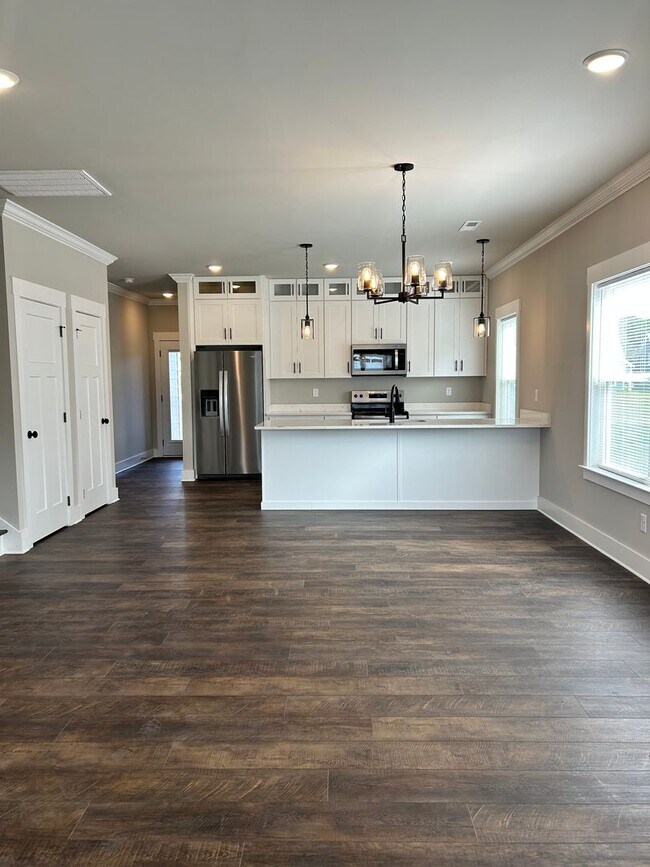 Foto del edificio - Beautiful New Build 3 Bed, 2.5 Bath, 2 Car Garage - Community Pool & Walking Trail!