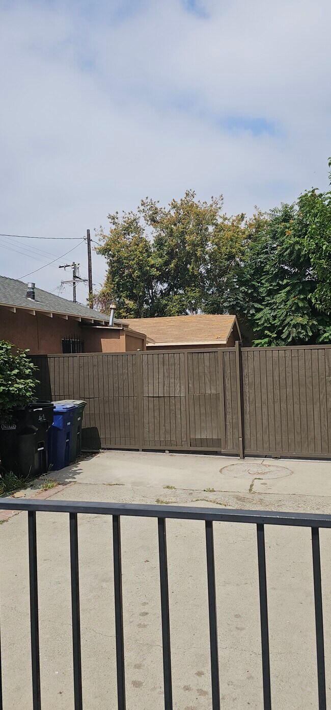 Building Photo - 412 S Palm Ave