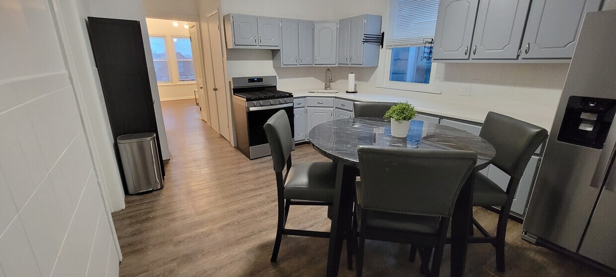 Kitchen - 2720 N Western Ave